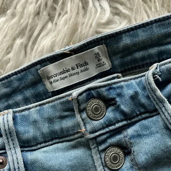 Abercrombie High Rise Super Skinny Ankle Jeans‎ - Picture 2 of 4